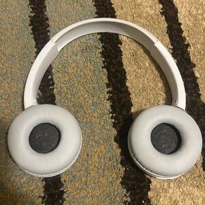 Selling sony headphone!